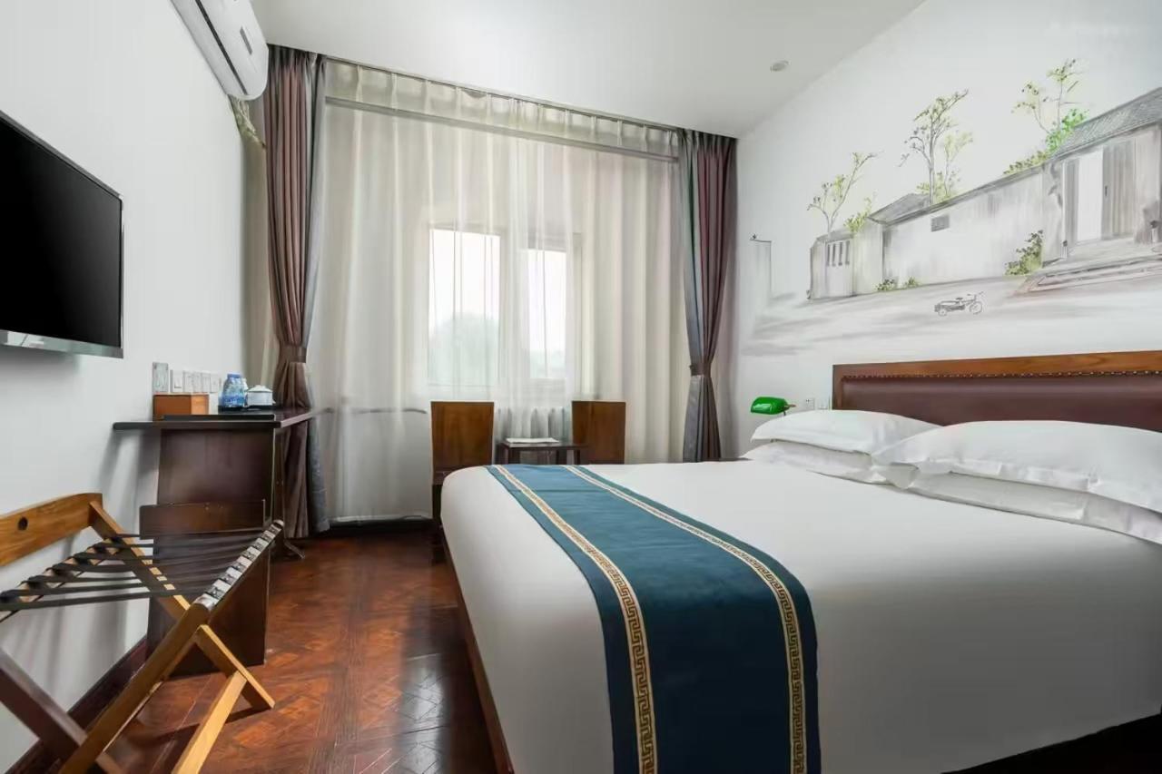 Nostalgia Hotel Beijing Guozijian Ghost Street - Near Beijing Lama Temple, Beihai Park, Jingshan Park, Drum Tower, Houhai Bar Street, Tian'Anmen Square, Located In Beijing Traditional Hutongs, 5 Minutes Away From Beixinqiao Metro Station Exterior foto