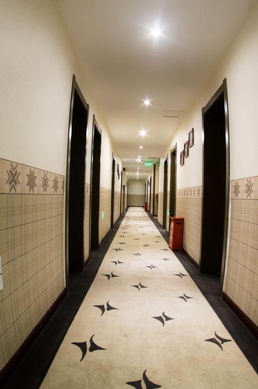 Nostalgia Hotel Beijing Guozijian Ghost Street - Near Beijing Lama Temple, Beihai Park, Jingshan Park, Drum Tower, Houhai Bar Street, Tian'Anmen Square, Located In Beijing Traditional Hutongs, 5 Minutes Away From Beixinqiao Metro Station Exterior foto