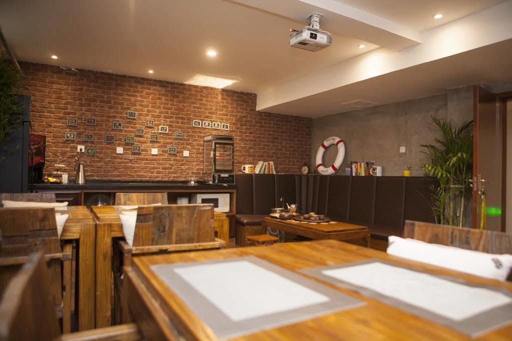 Nostalgia Hotel Beijing Guozijian Ghost Street - Near Beijing Lama Temple, Beihai Park, Jingshan Park, Drum Tower, Houhai Bar Street, Tian'Anmen Square, Located In Beijing Traditional Hutongs, 5 Minutes Away From Beixinqiao Metro Station Exterior foto